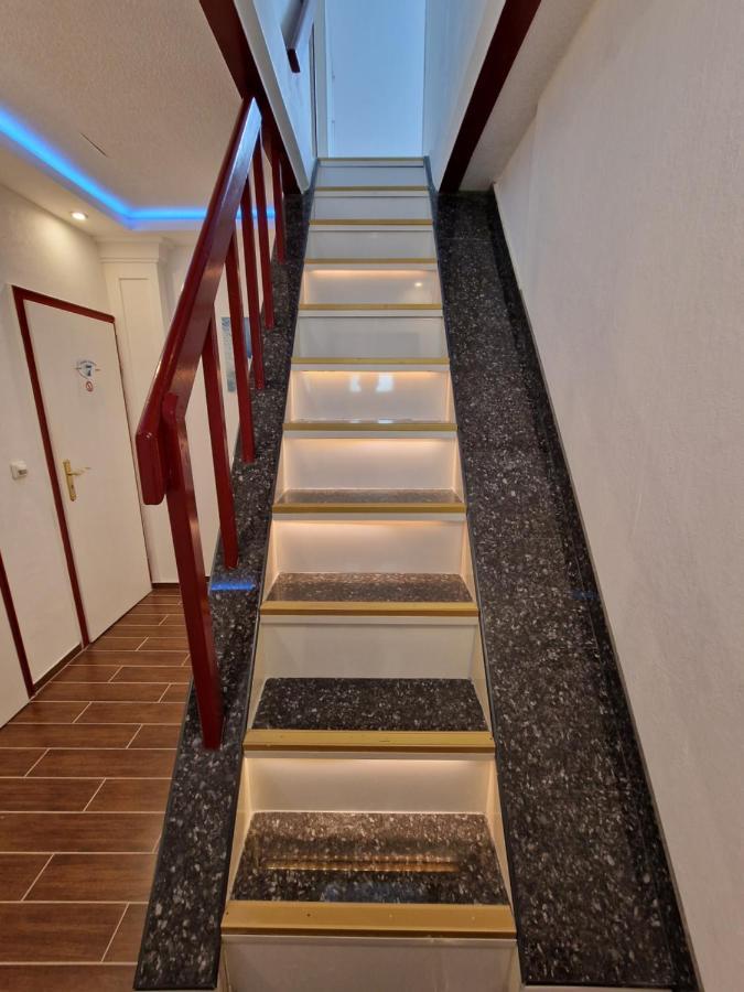Hotel Kenny & Henry Куксхафен Экстерьер фото
