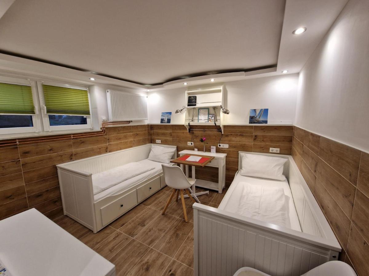 Hotel Kenny & Henry Куксхафен Экстерьер фото